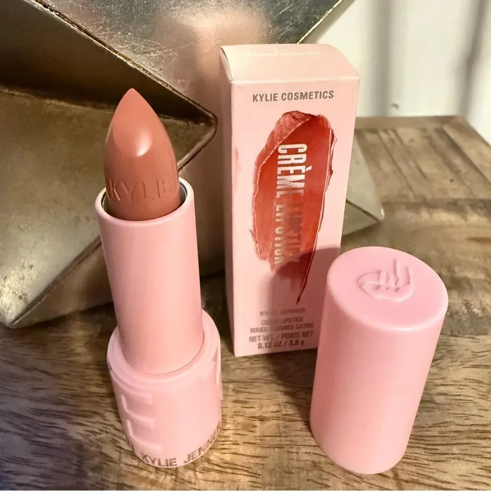 Kylie Cosmetics Crème Lipstick – Shade 613 “If Looks Could Kill” Nude Brown